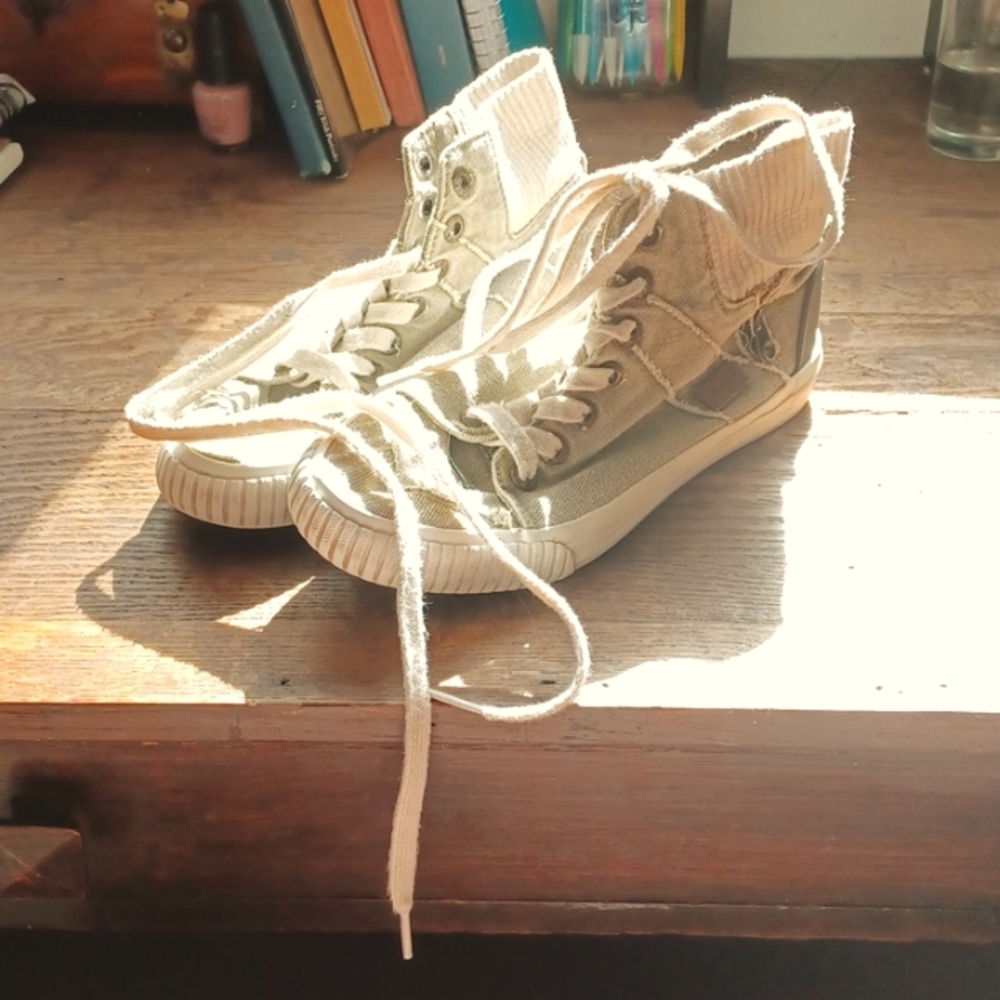 High-top Malibu Blowshfish shoes